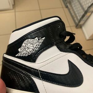 Nike Jordan 1 Mid Carbon Fiber Size 9.5